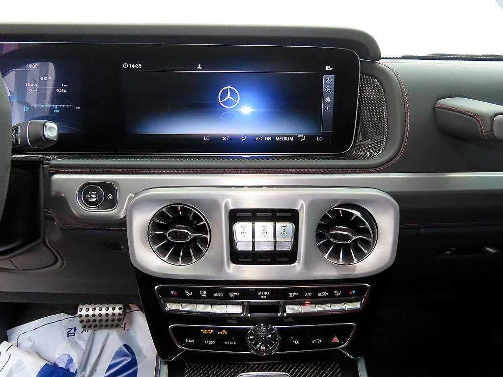 Mercedes-Benz G-Class — photo 13
