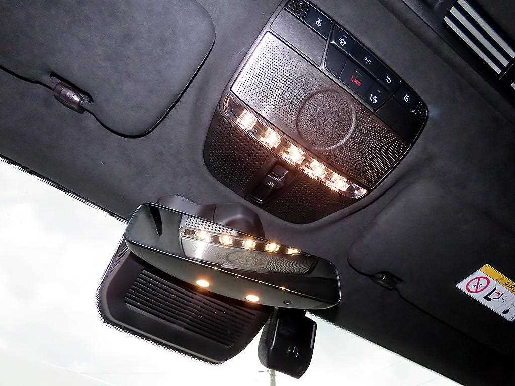 Mercedes-Benz G-Class — photo 15