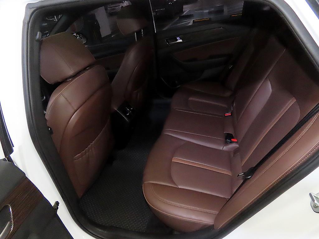 Hyundai Sonata — photo 07