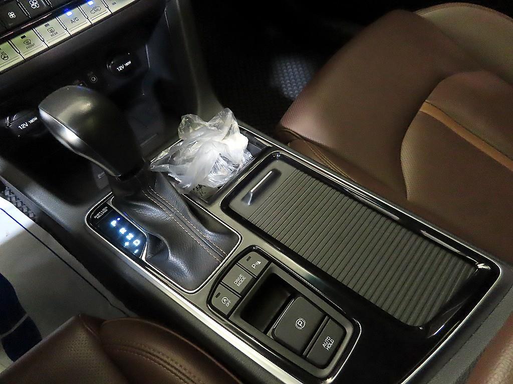 Hyundai Sonata — photo 12