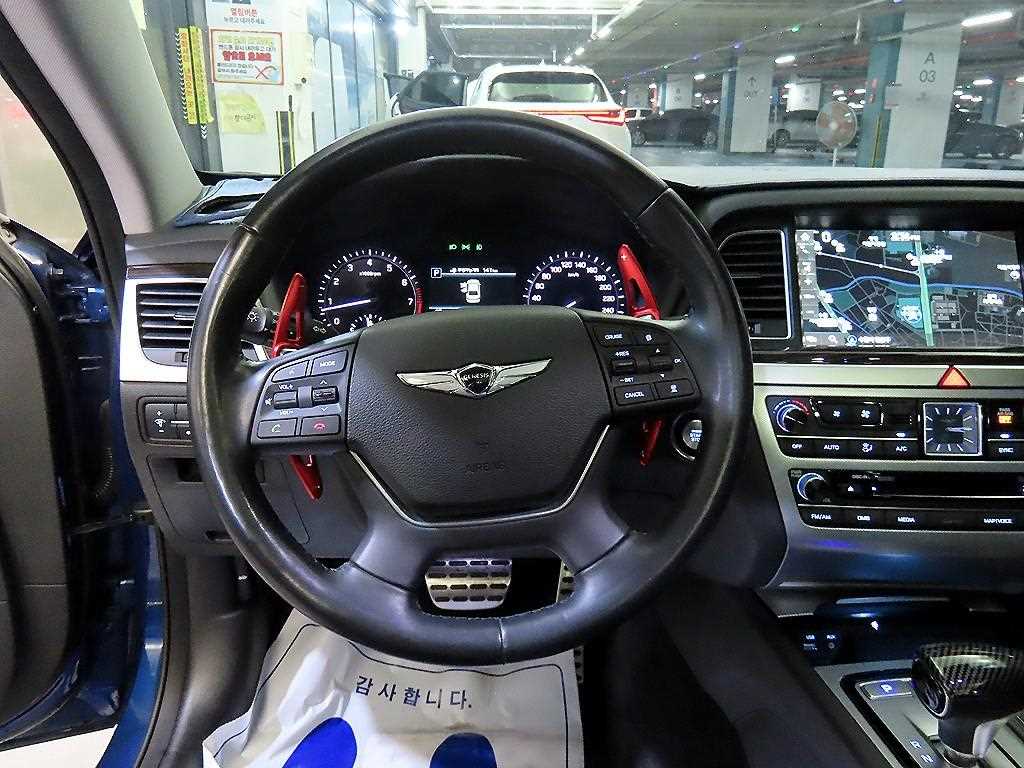 Genesis G80 — photo 08