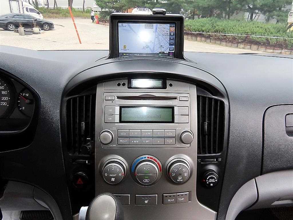 Hyundai Starex — photo 12