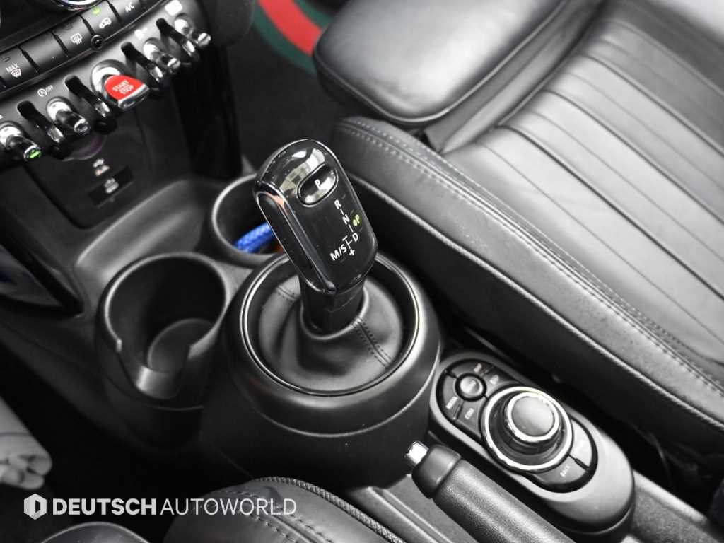 Mini Cooper Convertible — photo 09