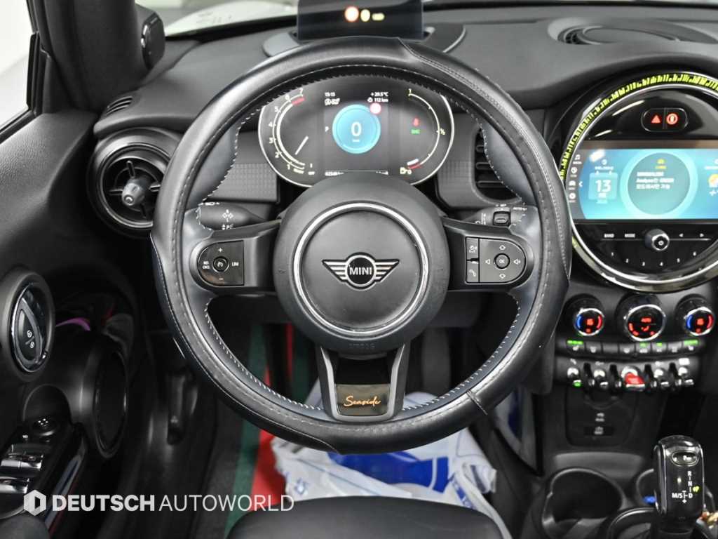 Mini Cooper Convertible — photo 13