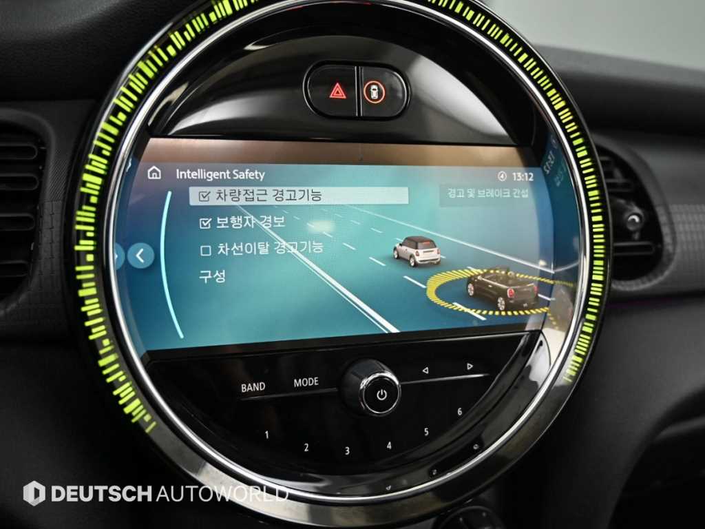Mini Cooper Convertible — photo 16