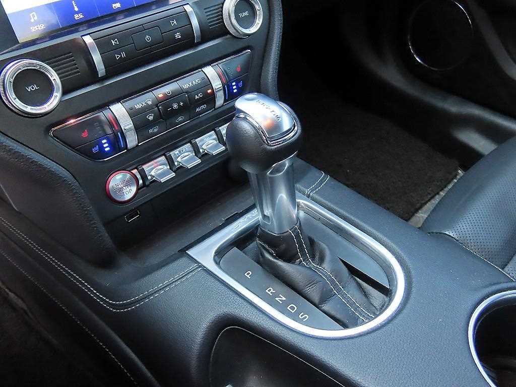 Ford Mustang — photo 10