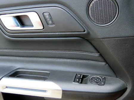 Ford Mustang — photo 11