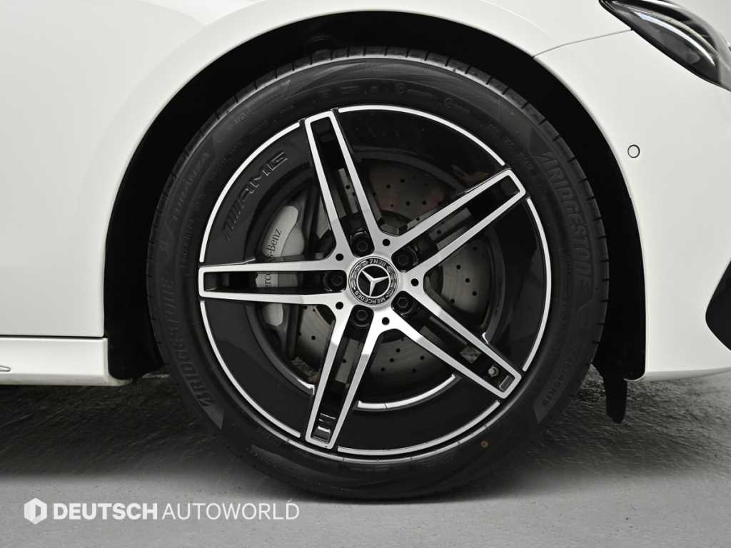 Mercedes-Benz E-Class — photo 05