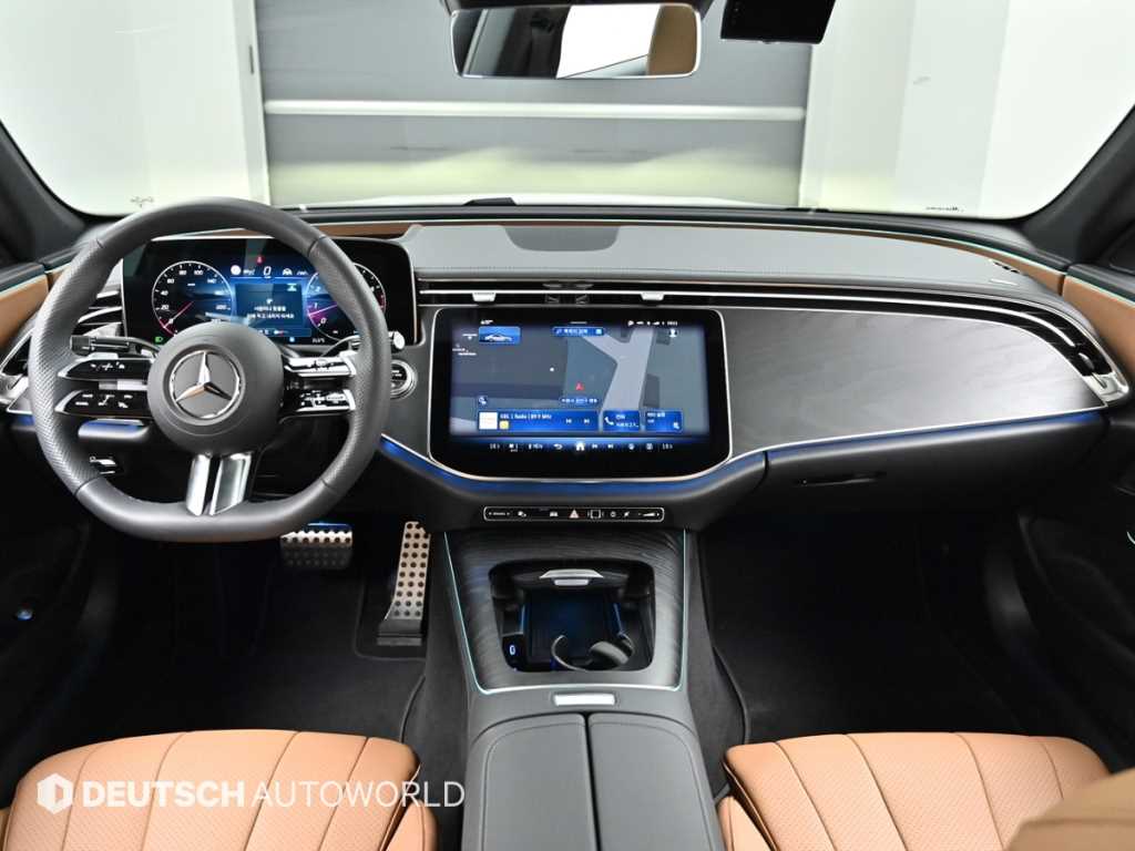 Mercedes-Benz E-Class — photo 07