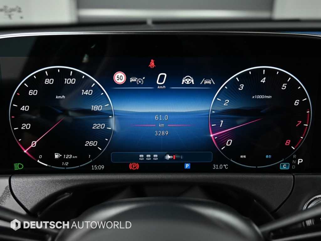 Mercedes-Benz E-Class — photo 08