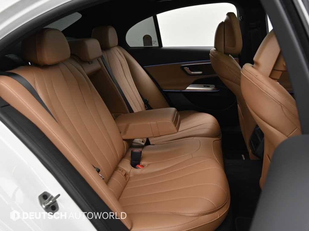Mercedes-Benz E-Class — photo 12