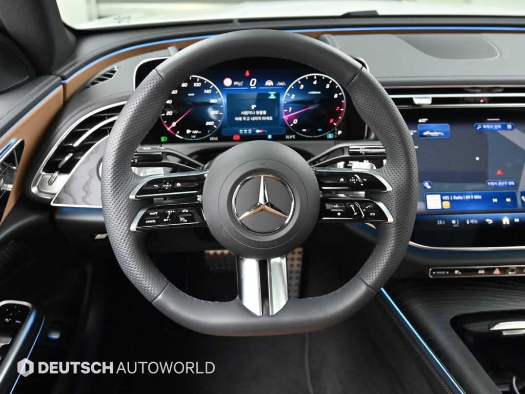 Mercedes-Benz E-Class — photo 13