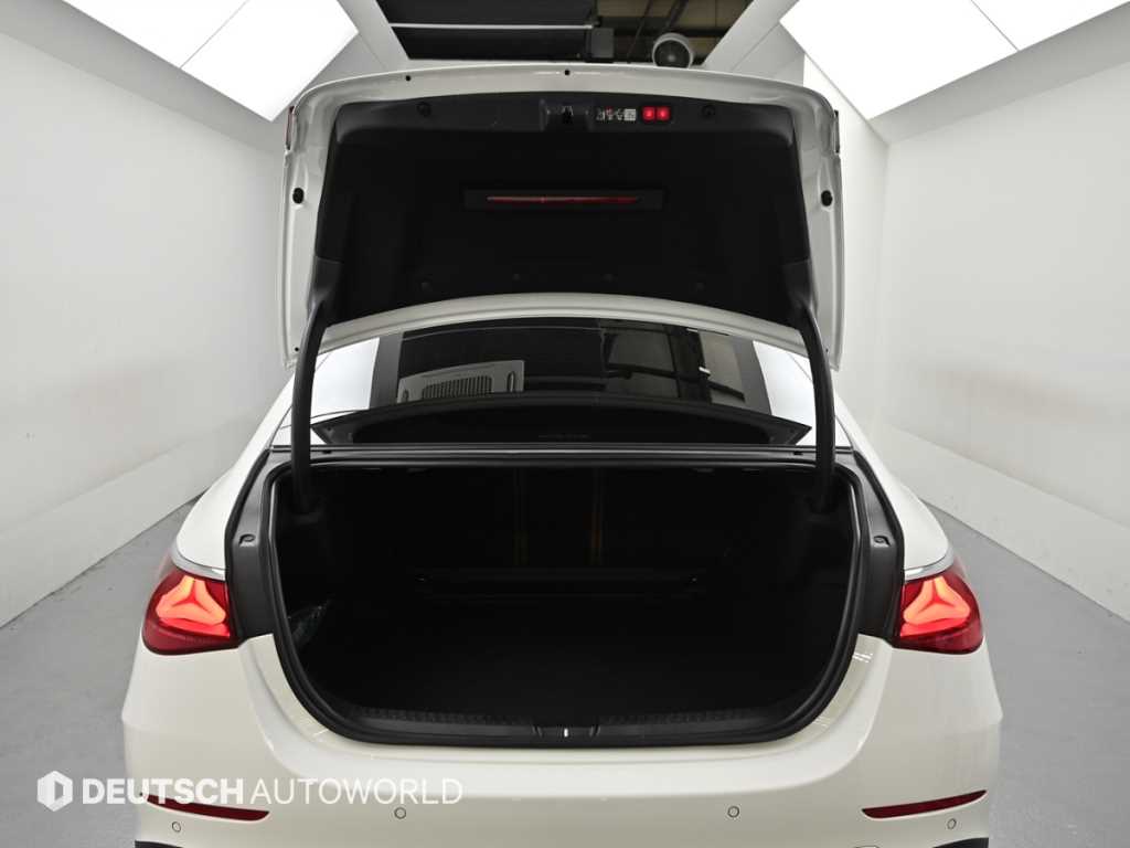 Mercedes-Benz E-Class — photo 19