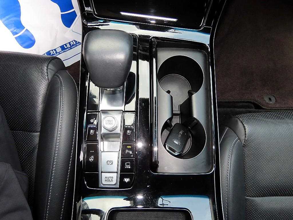 Kia K7 — photo 10