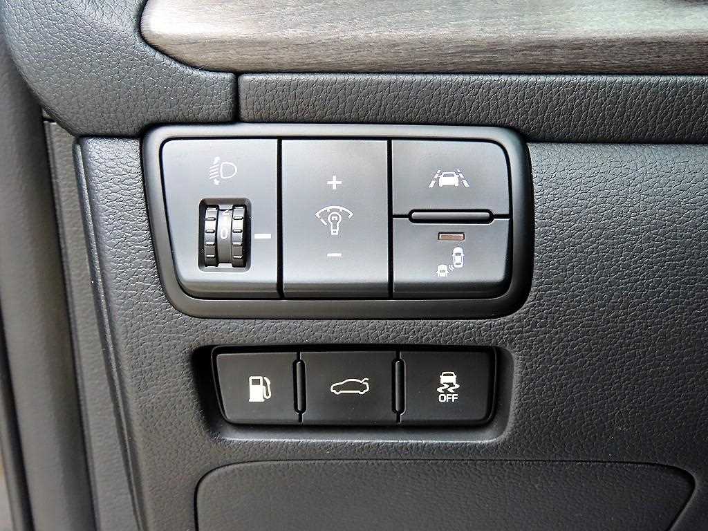 Kia K7 — photo 12