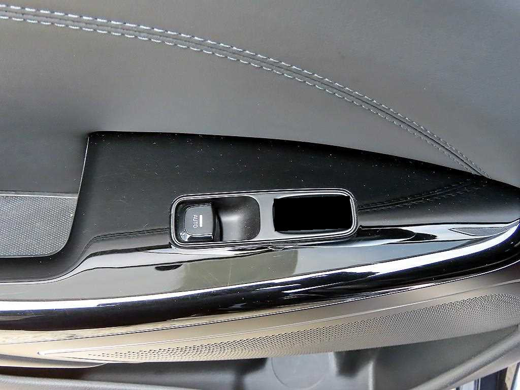Kia K7 — photo 16