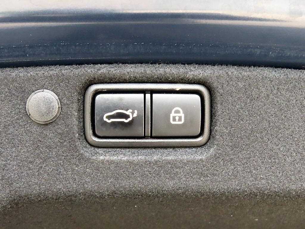 Kia K7 — photo 18