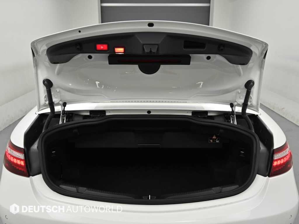 Mercedes-Benz E-Class — photo 18