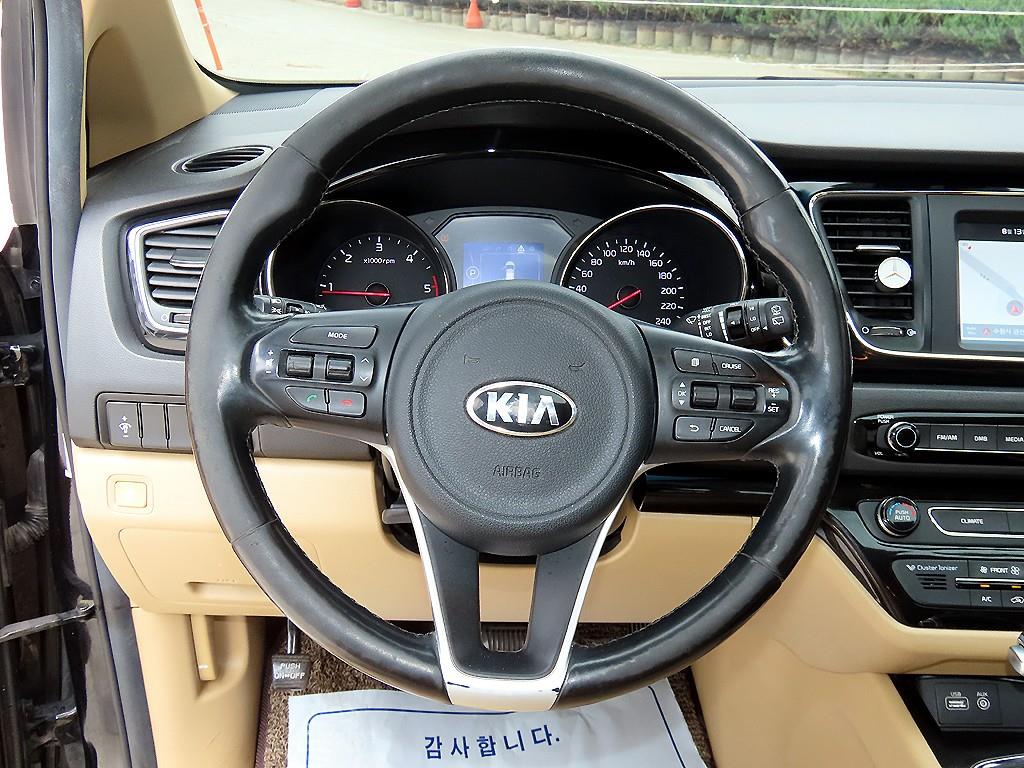 Kia Carnival — photo 09