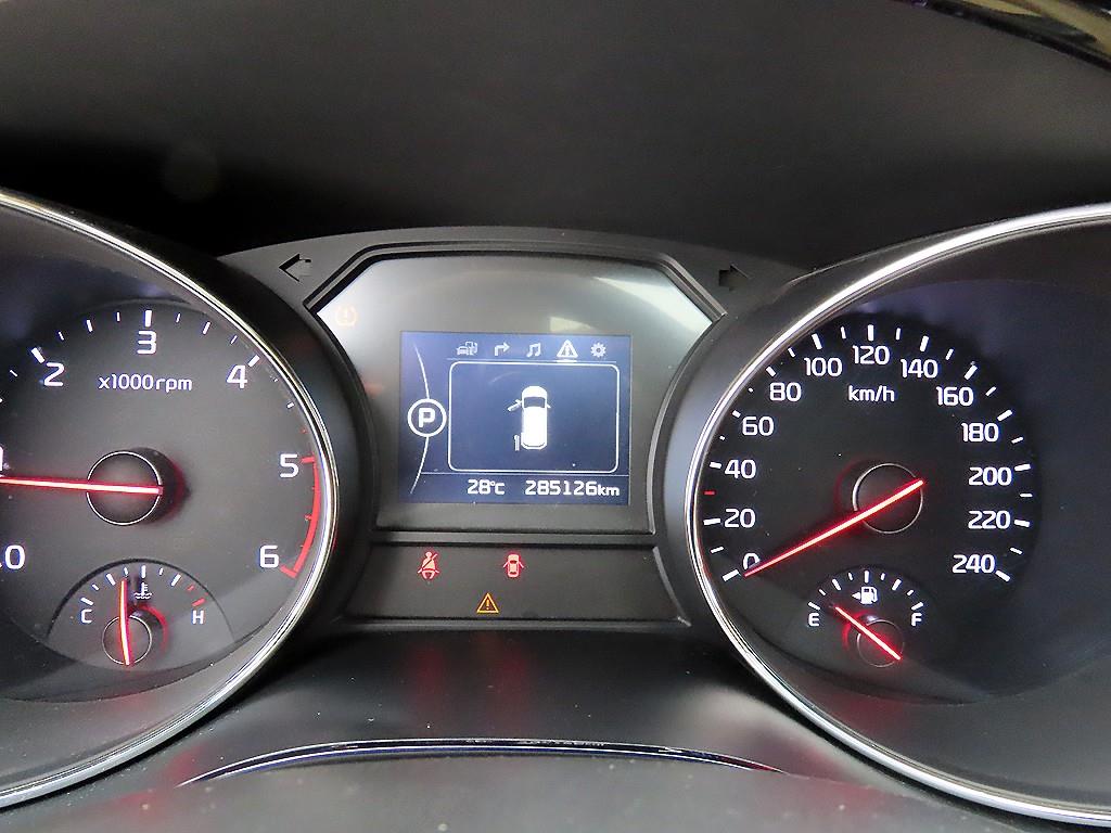Kia Carnival — photo 10