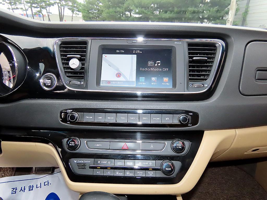 Kia Carnival — photo 14