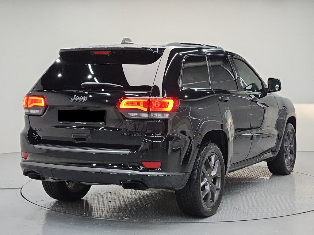 Jeep Cherokee — photo 04