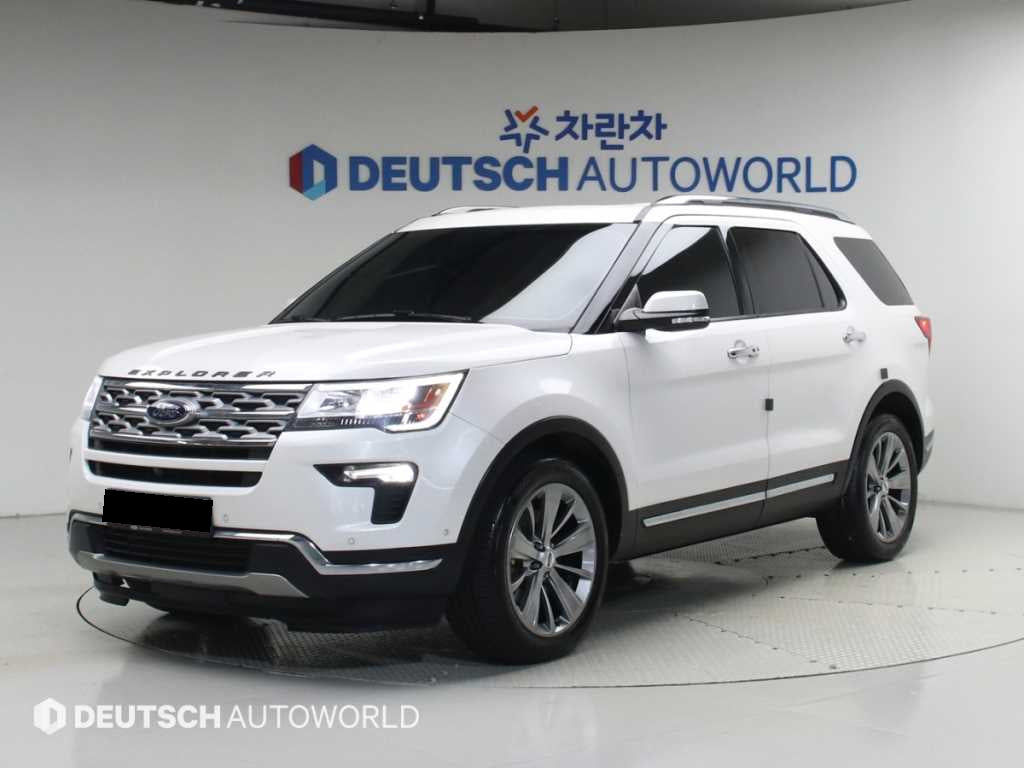 Ford Explorer — photo 01