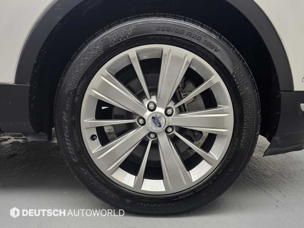 Ford Explorer — photo 05