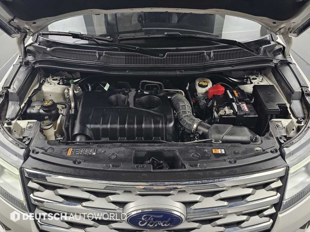 Ford Explorer — photo 06