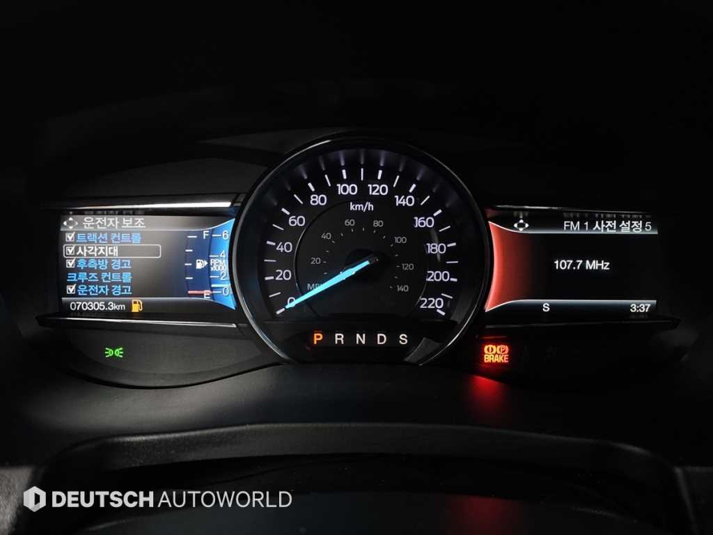 Ford Explorer — photo 08