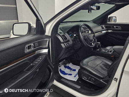 Ford Explorer — photo 11