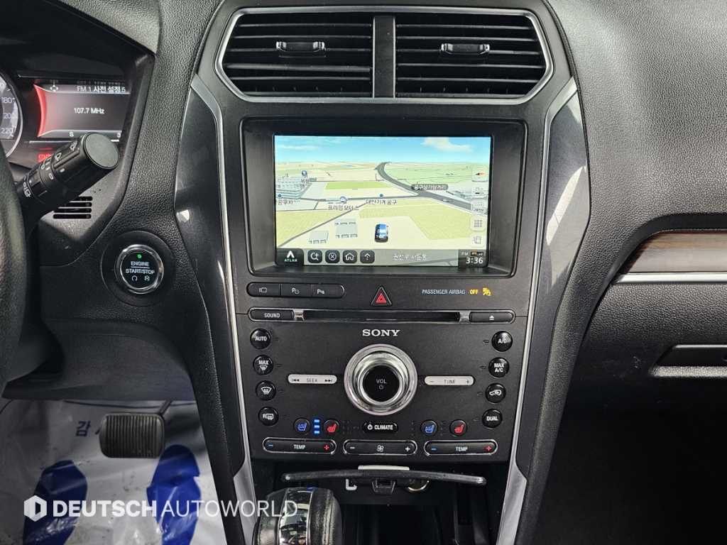 Ford Explorer — photo 14