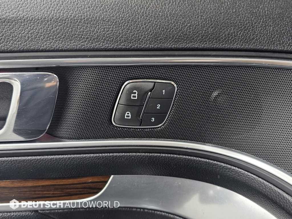 Ford Explorer — photo 16