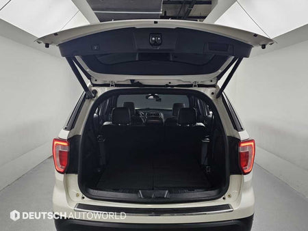 Ford Explorer — photo 19