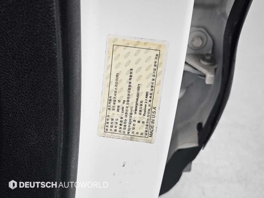 Ford Explorer — photo 20