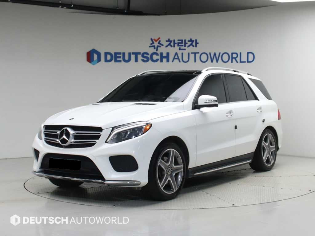 Mercedes-Benz GLE-Class — photo 01