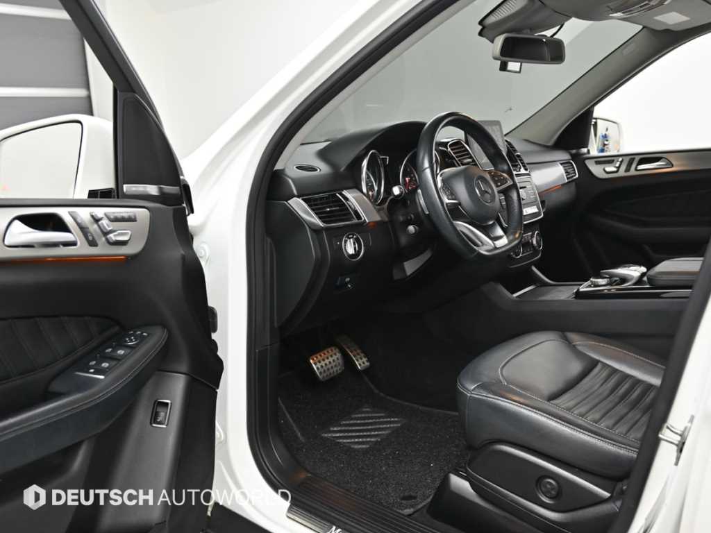Mercedes-Benz GLE-Class — photo 11