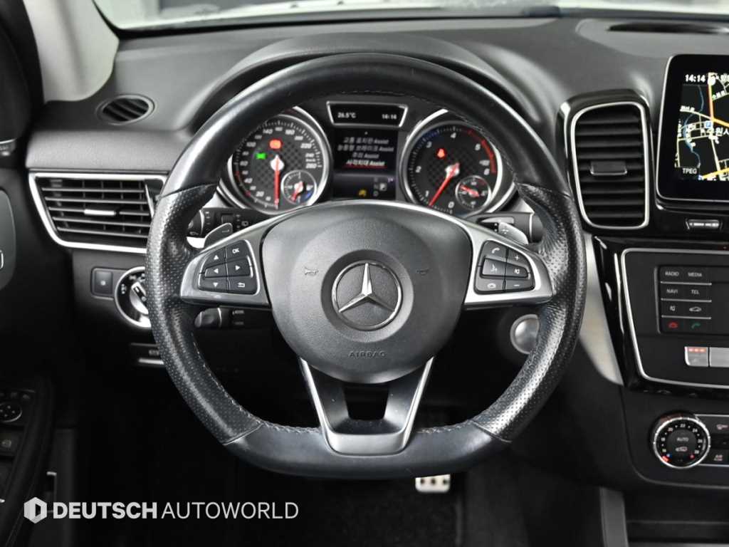 Mercedes-Benz GLE-Class — photo 13