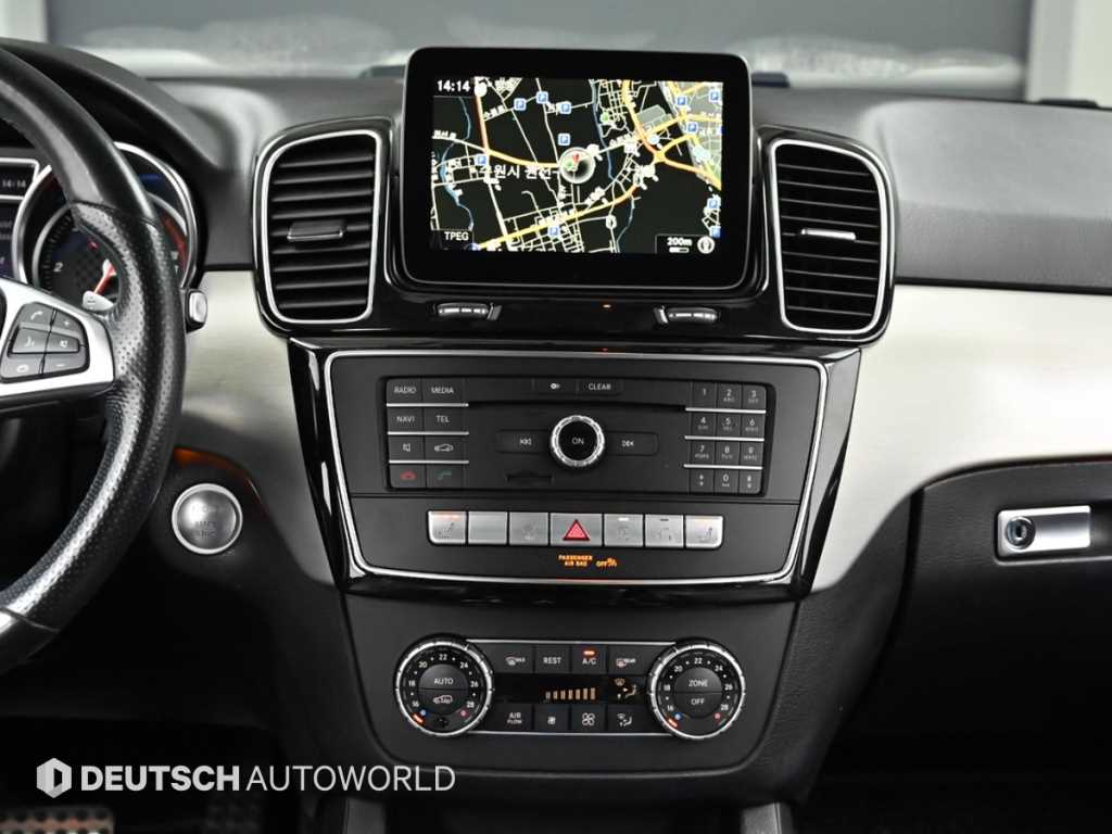 Mercedes-Benz GLE-Class — photo 14