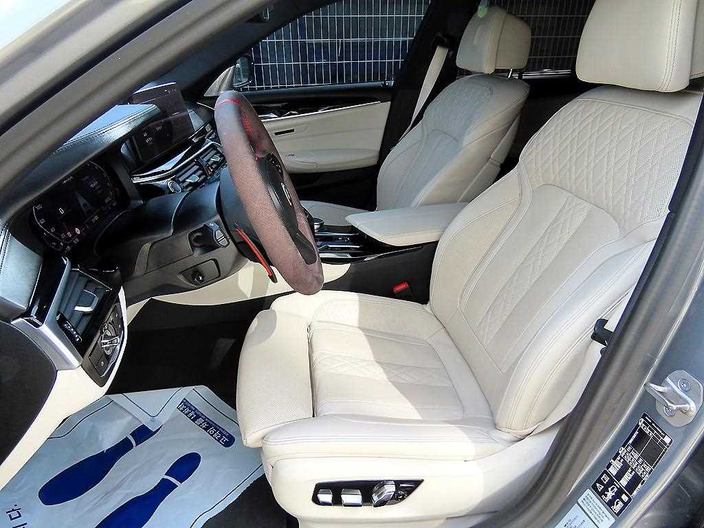 BMW 5-Series — photo 05