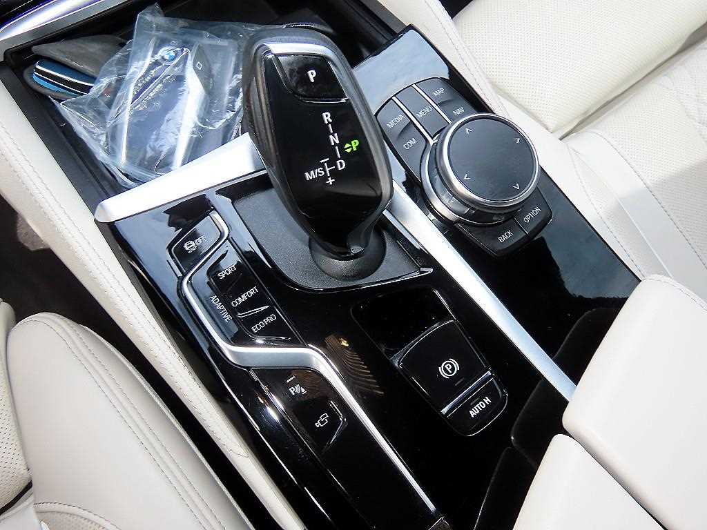 BMW 5-Series — photo 11