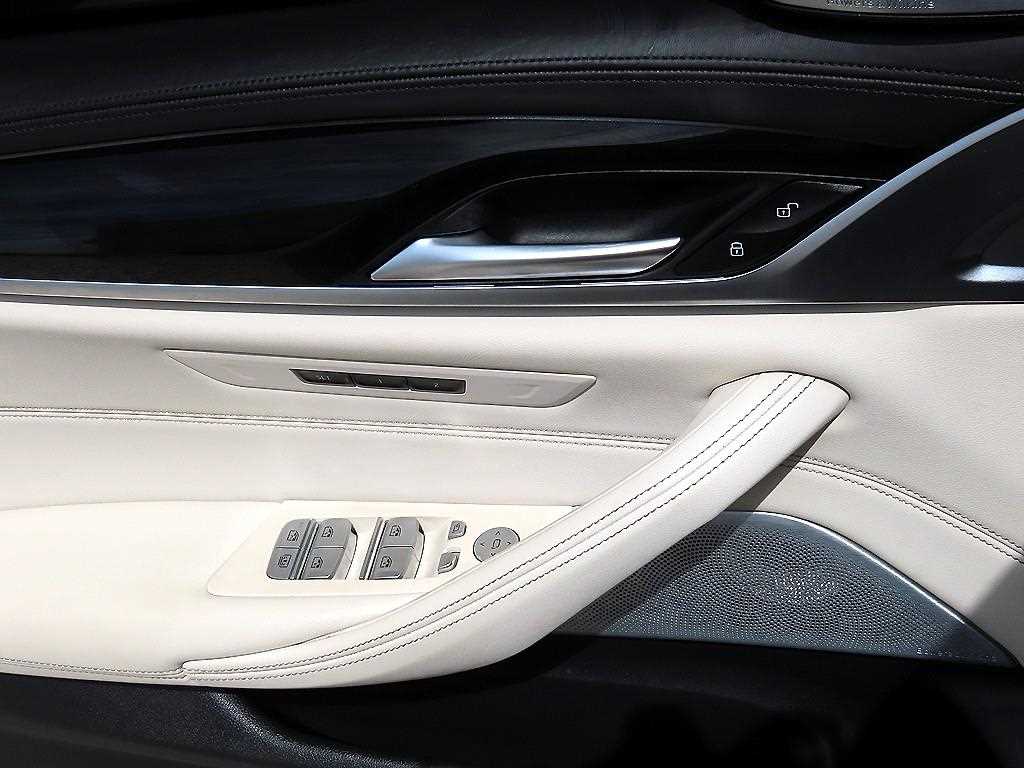 BMW 5-Series — photo 12