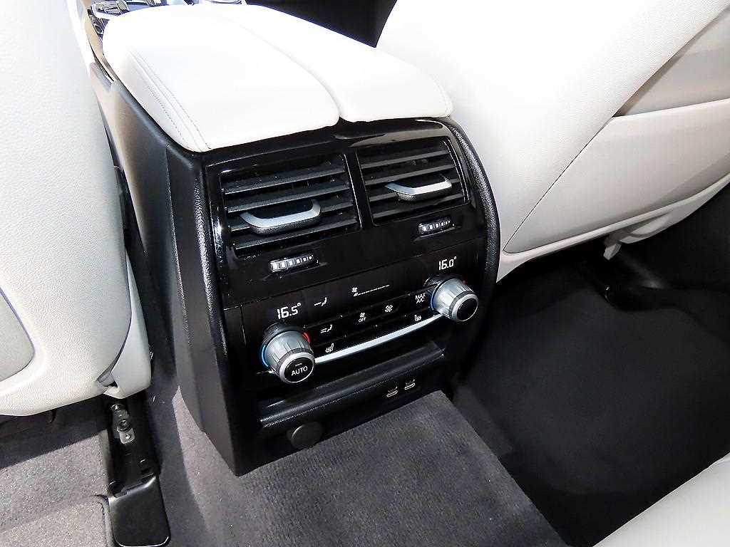 BMW 5-Series — photo 16