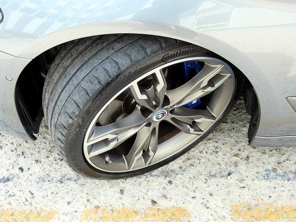 BMW 5-Series — photo 20