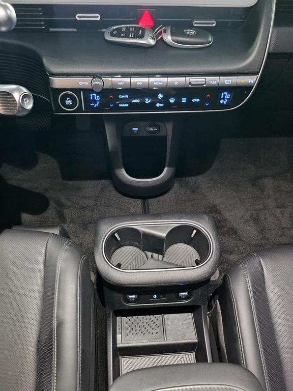 Hyundai Ioniq5 — photo 16
