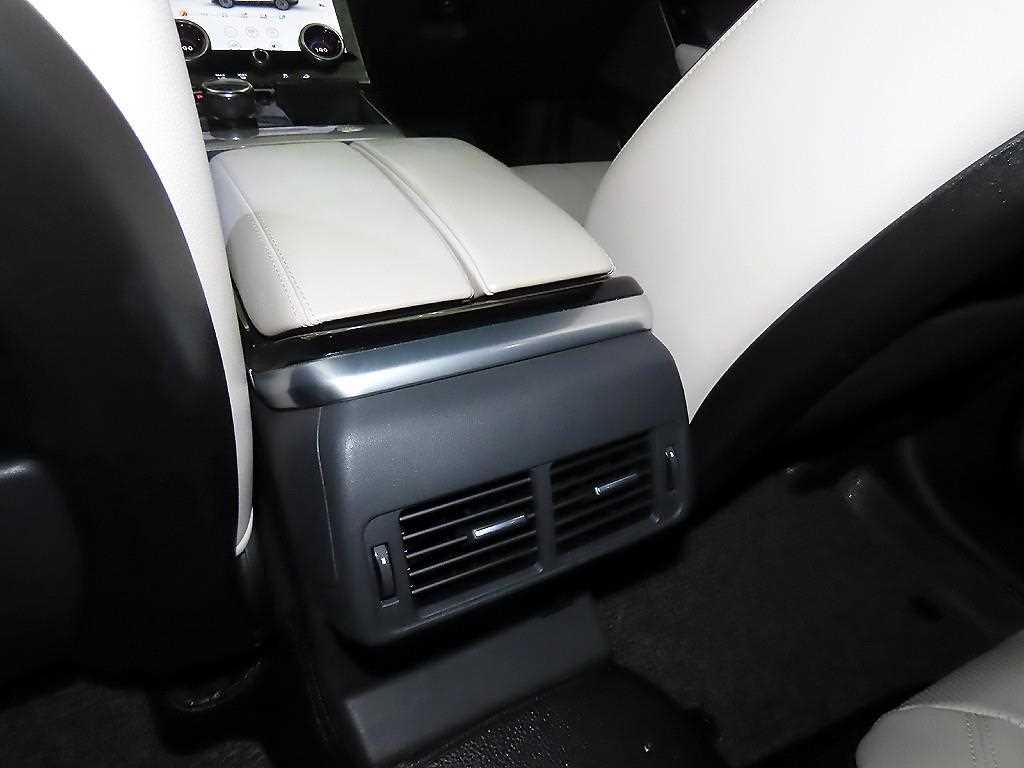 Land Rover Range Rover Velar — photo 15