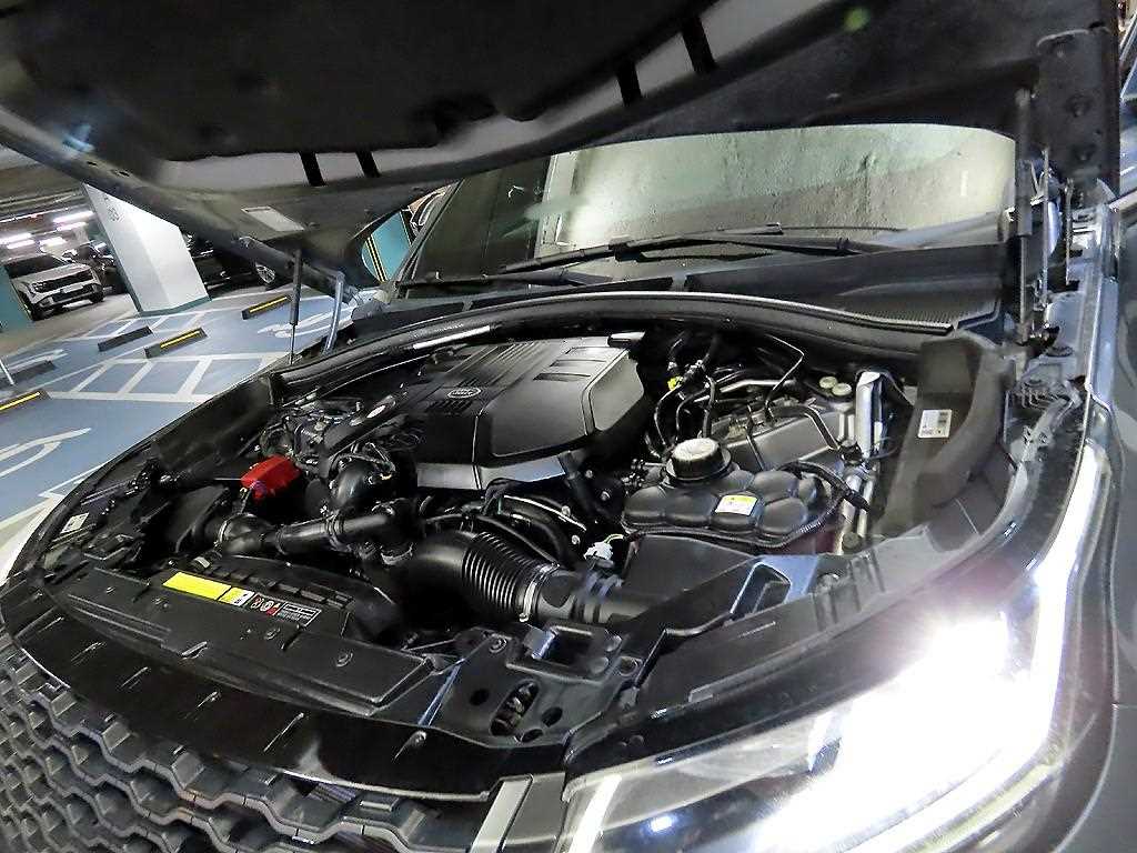 Land Rover Range Rover Velar — photo 19