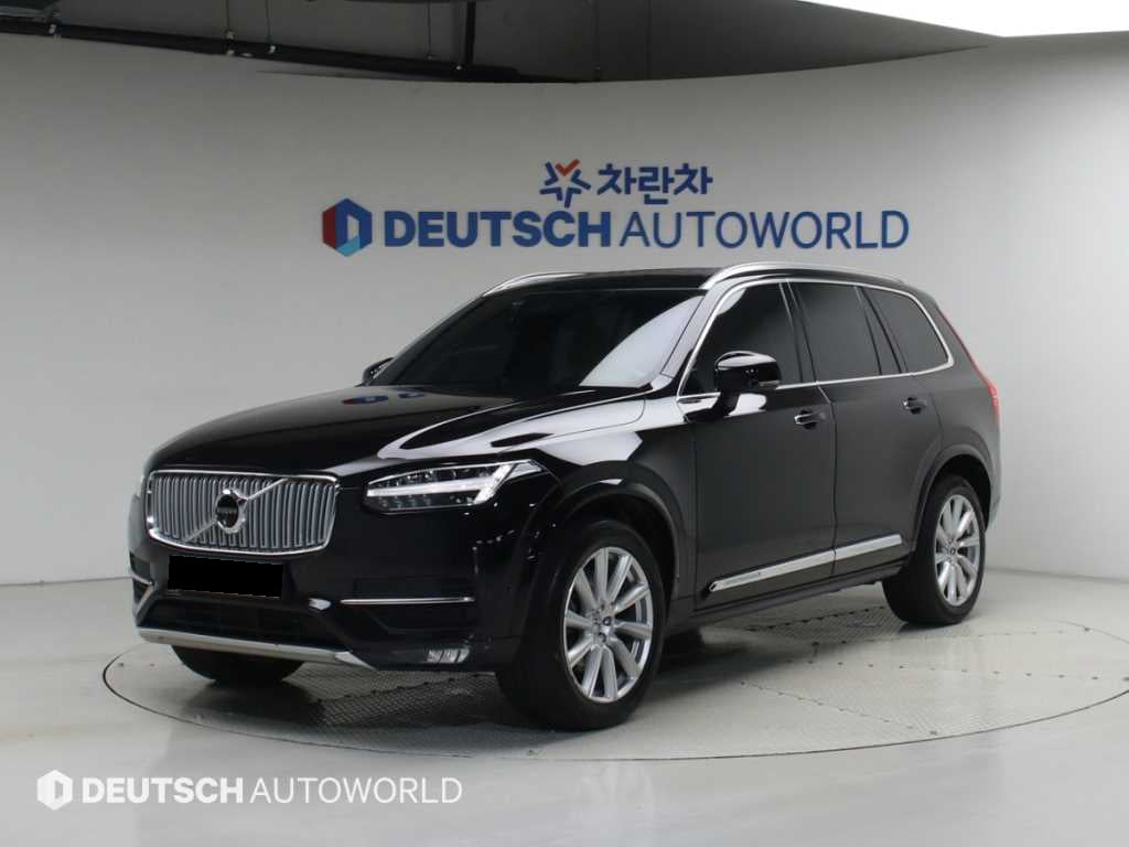 Volvo XC90 — photo 01