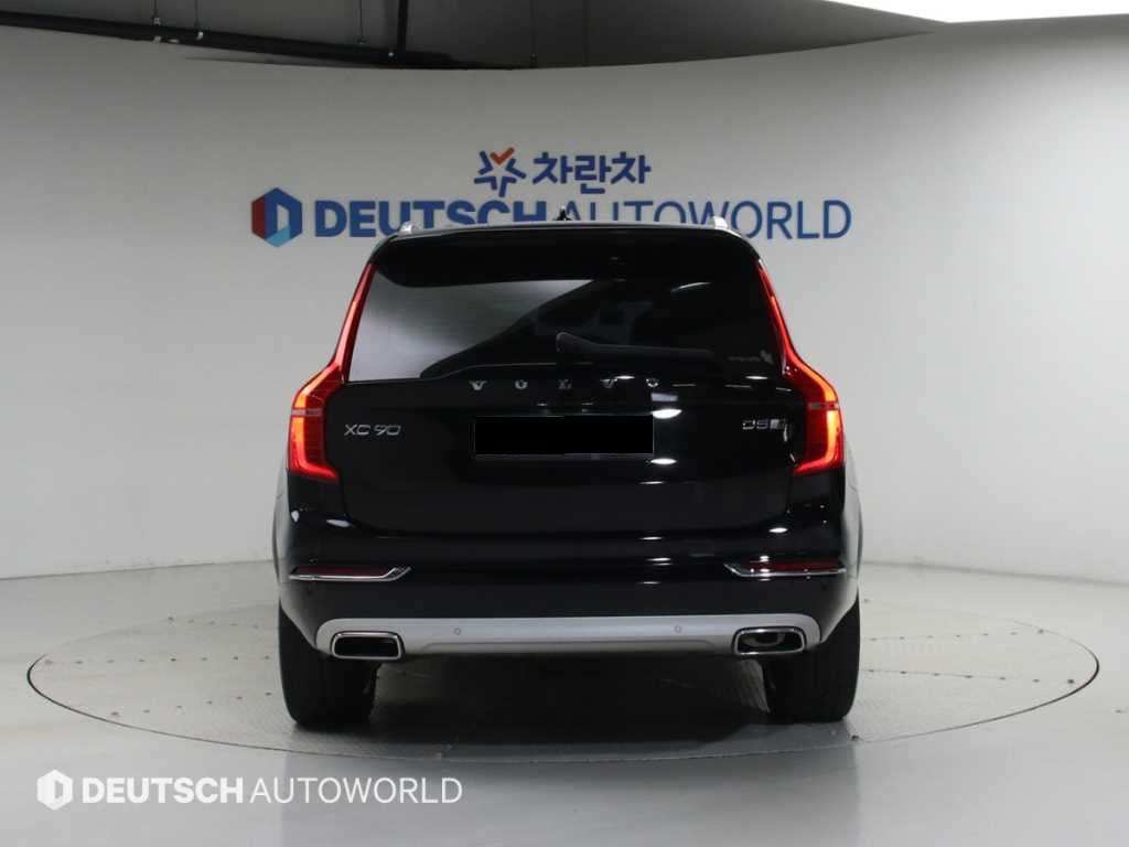 Volvo XC90 — photo 04