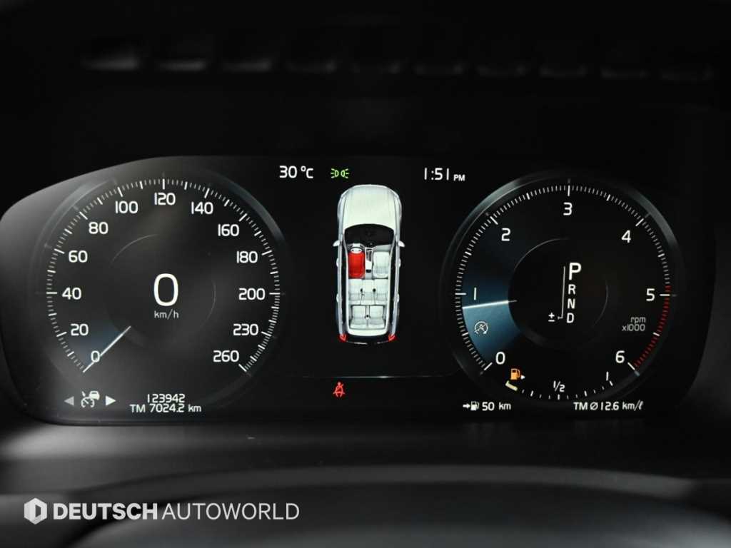 Volvo XC90 — photo 08